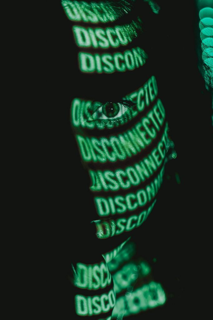 Texto Disconnected en verde: interrupción de sistemas tras un ataque